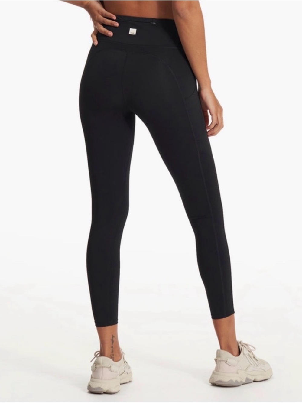Vuori Black High-Waist Athletic Leggings with Side Pockets Size M